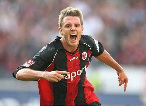 将皮球踢出 将皮球踢出